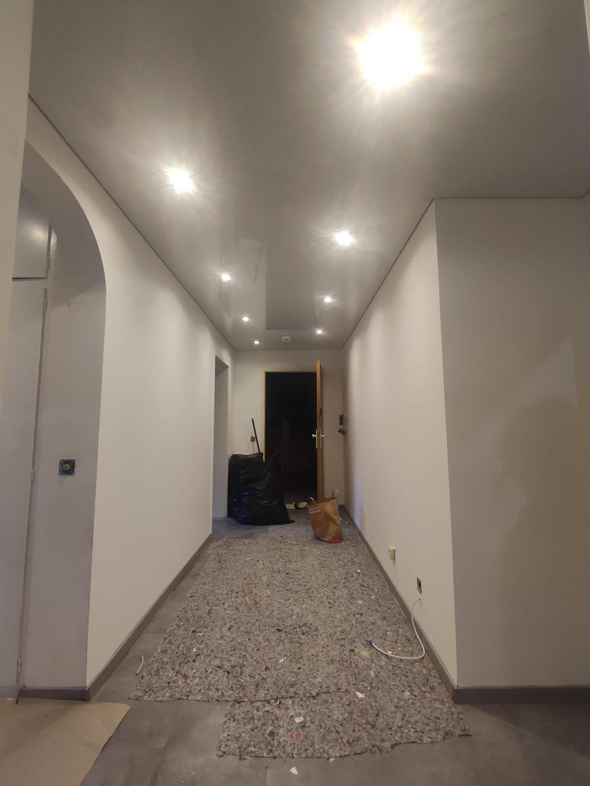 LED-Lichtdecke mit warmweißer Beleuchtung für gemütliche Atmosphäre