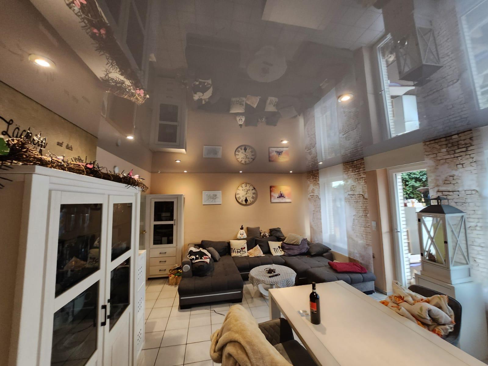 Satin-Spanndecke mit LED-Integration und gleichmäßiger Lichtverteilung